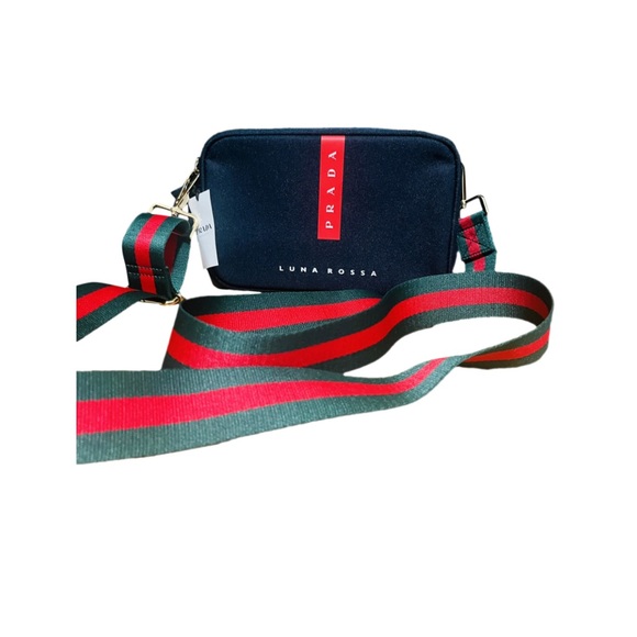 - Prada bag - Picture 1 of 6